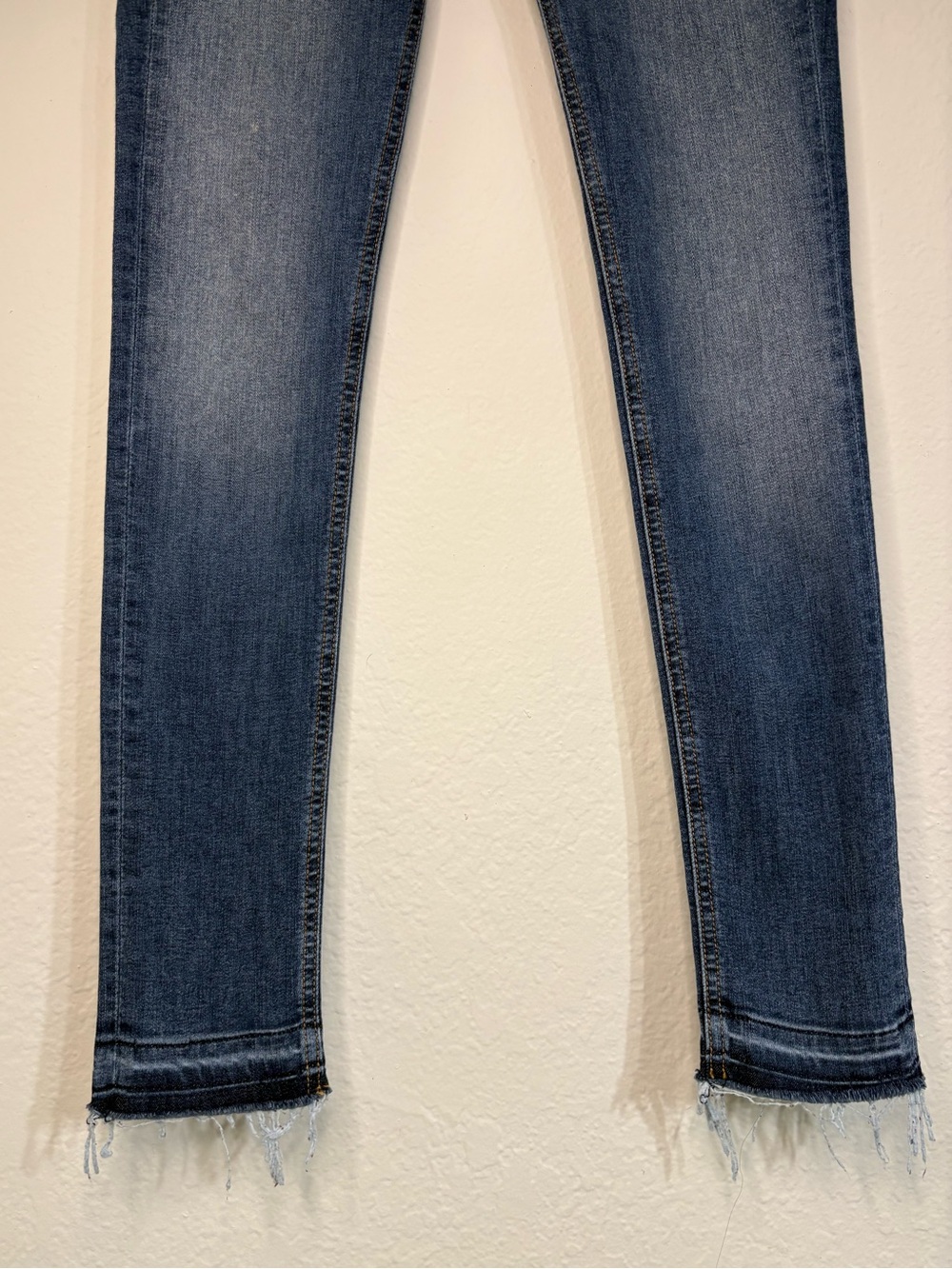 Rag & Bone medium / dark wash skinny jeans with frayed hems size 25n - Picture 2 of 12
